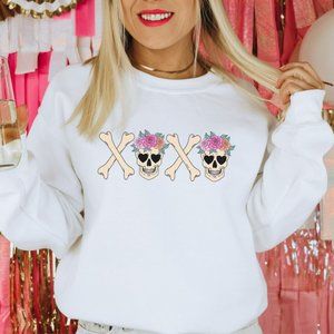 XOXO Sweatshirt Valentines Day Sweatshirt- Skulls & Roses - Unisex Sweatshirt